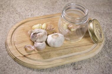 Inactive garlic to remove parasites from the body